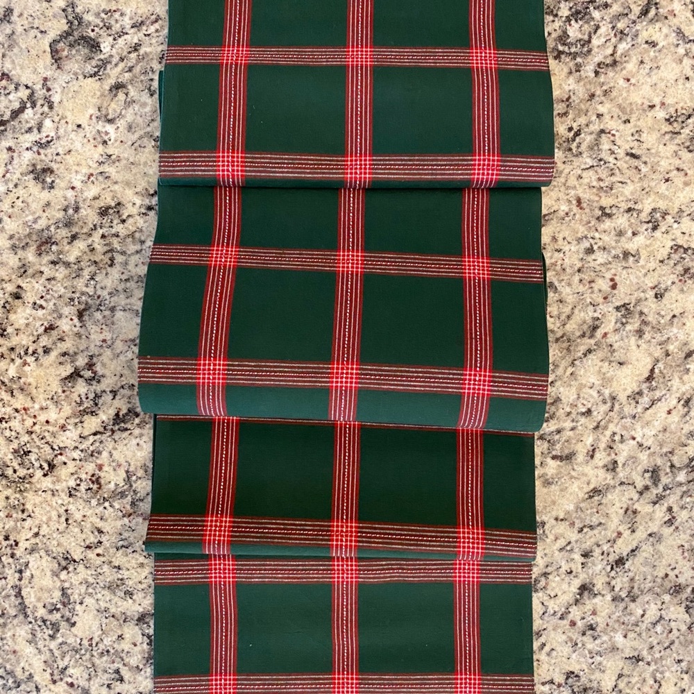NWOT Holiday cotton table runner